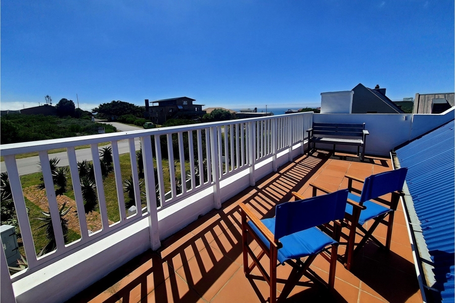 4 Bedroom Property for Sale in Boggomsbaai Western Cape